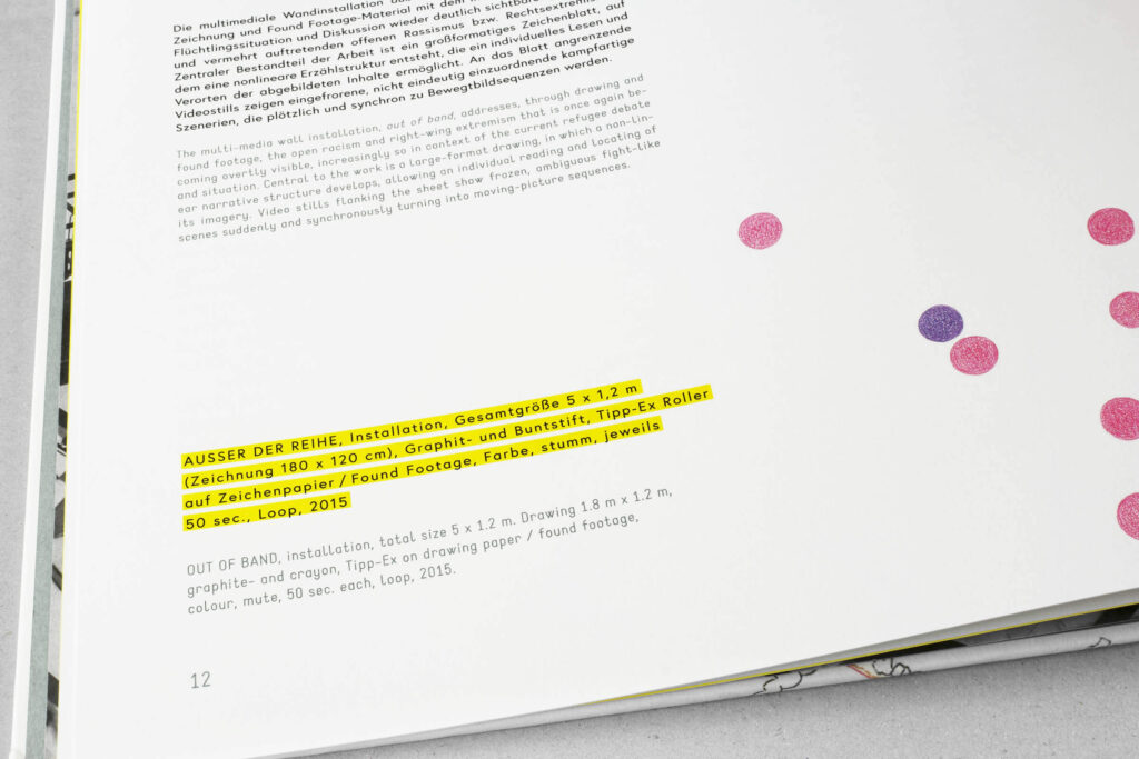 Die Bildunterschriften: Detailansicht auf den Ausstellungskatalog Luftlinien.