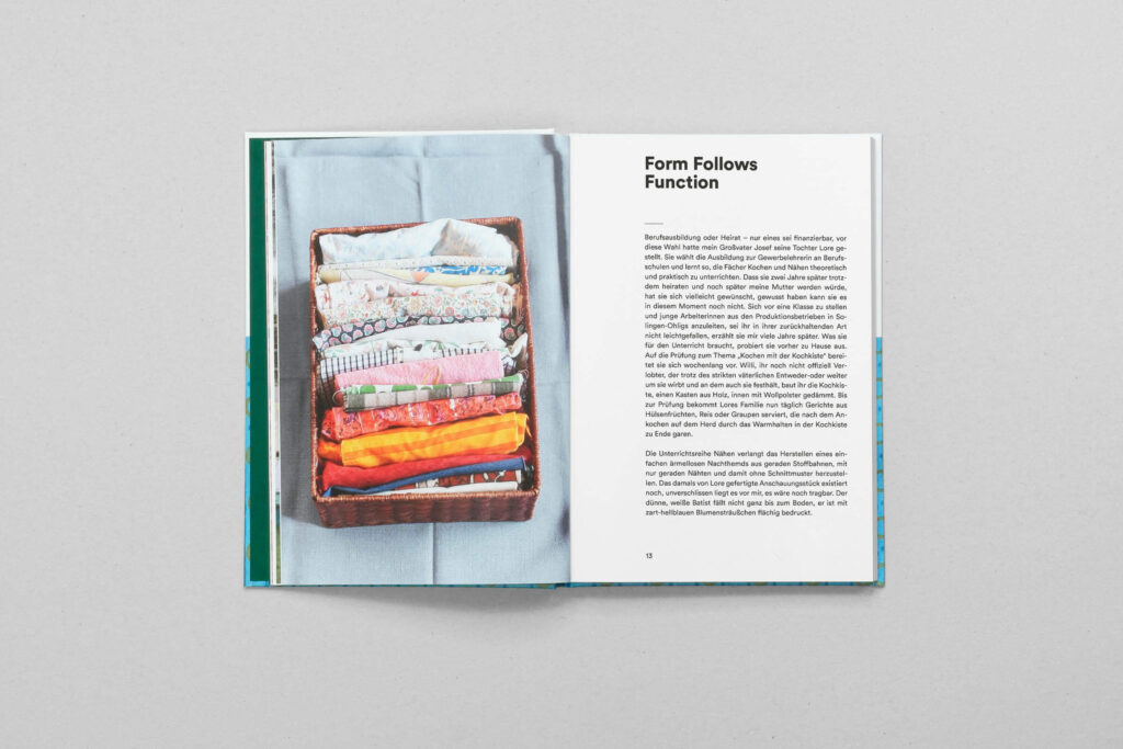 Aufgeschlagene Doppelseite aus „Auf Tuchfühlung“.